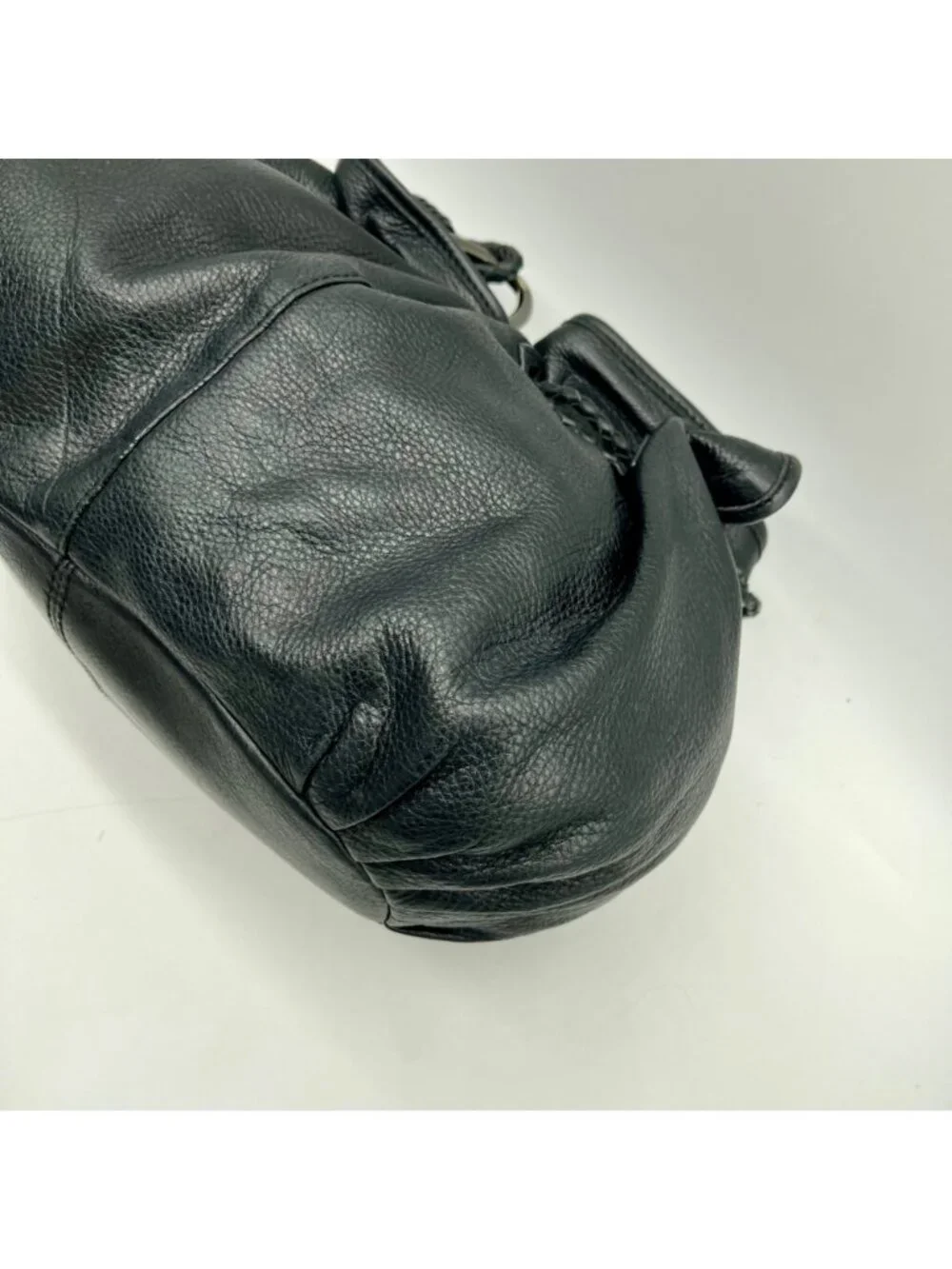 Elliott Lucca soft pebbled